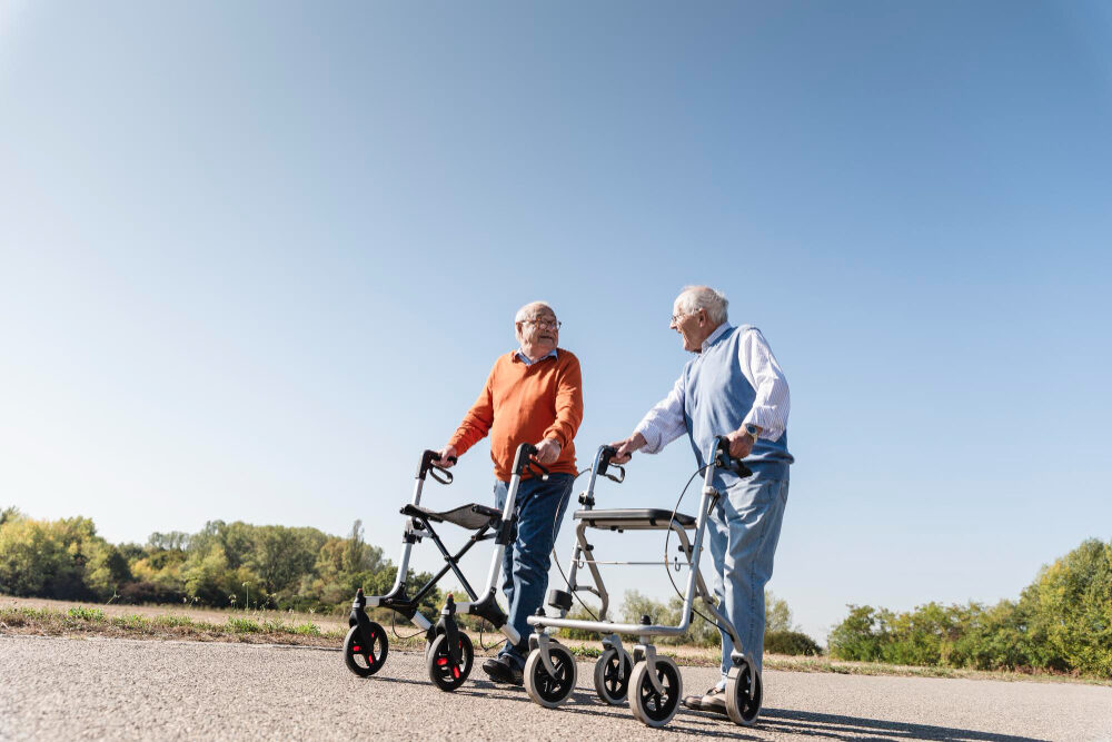 רולטור 4 גלגלים עם מושב ליציבות ונוחות